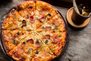 Rośnie spożycie pizzy. 96 proc. Polaków deklaruje jedzenie pizzy