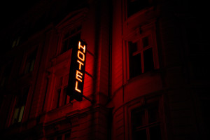 Rosnąca liczba turystów i wydarzeń biznesowych napędza polski rynek hotelowy