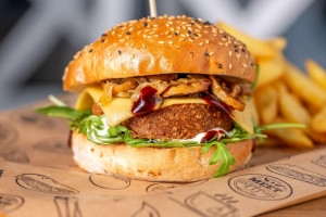 Roślinne burgery od Beyond Meat oraz Lindy McCartney w Meet & Fit