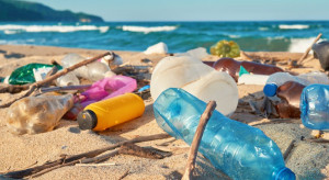 Francja: ogłoszono kartę walki z odpadkami plastikowymi na plażach