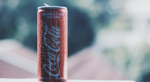 Coca-Cola rezygnuje w Europie ze zbiorczych opakowań foliowych na puszki