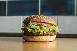 Bobby Burger wprowadza pierwszego wegańskiego burgera