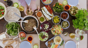 RoślinnieJemy: Ponad 68 proc. osób jedzących poza domem zamawia dania bezmięsne