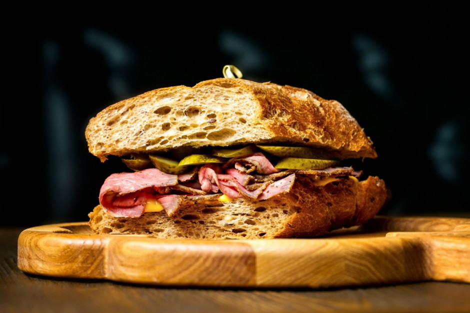 14 stycznia to Dzień Gorącej Kanapki z Pastrami
