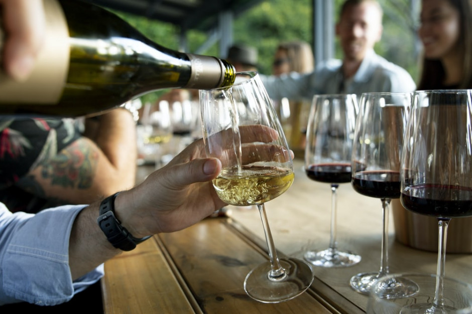 Mikołaj Kondrat: Przez zamknięcia restauracji może zmarnować się nawet miliard litrów wina
