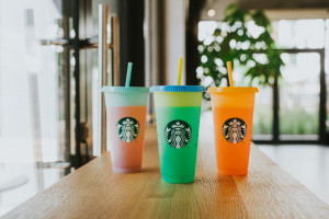Starbucks: nowe frappuccino i kubki zmieniające kolor