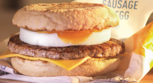 McDonald's: pracownik pokazał na TikToku jak powstaje popularna kanapka (wideo)