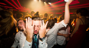 Czechy: nielegalne imprezy w klubach i restauracjach