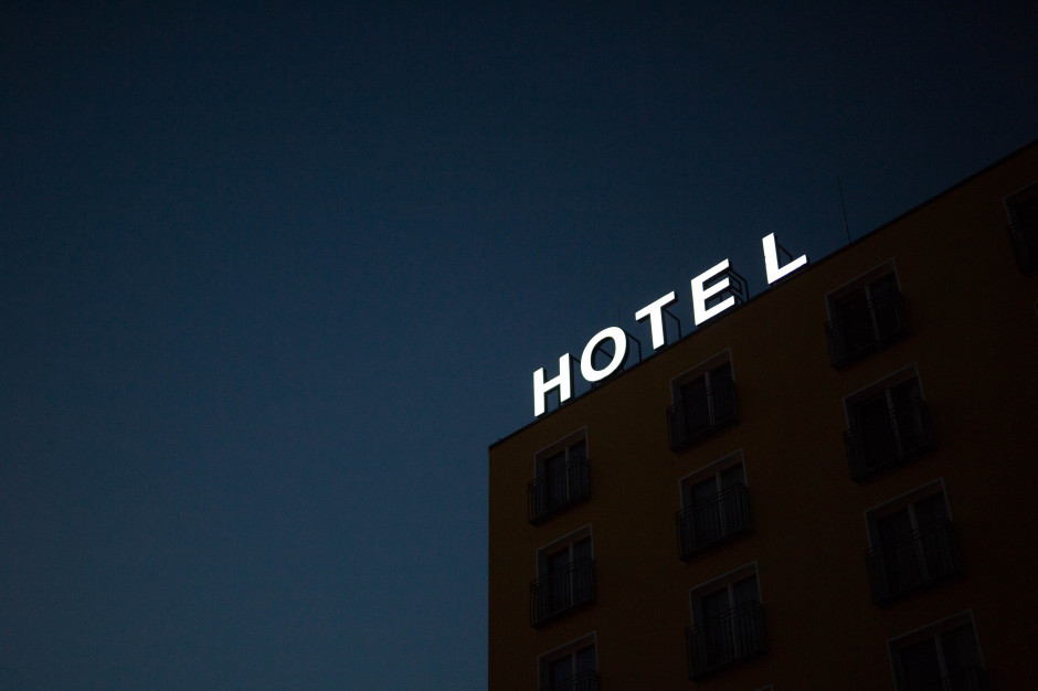 Hotelarze: To dramatyczna sytuacja skłania przedsiębiorców do wznowienia działalności