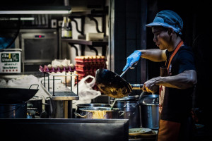 Holenderscy restauratorzy wykorzystują azjatyckich szefów kuchni