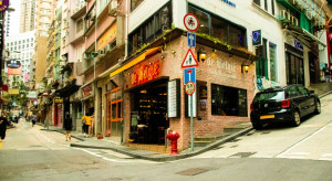 W Hongkongu bary otwarte tylko dla zaszczepionych na Covid-19