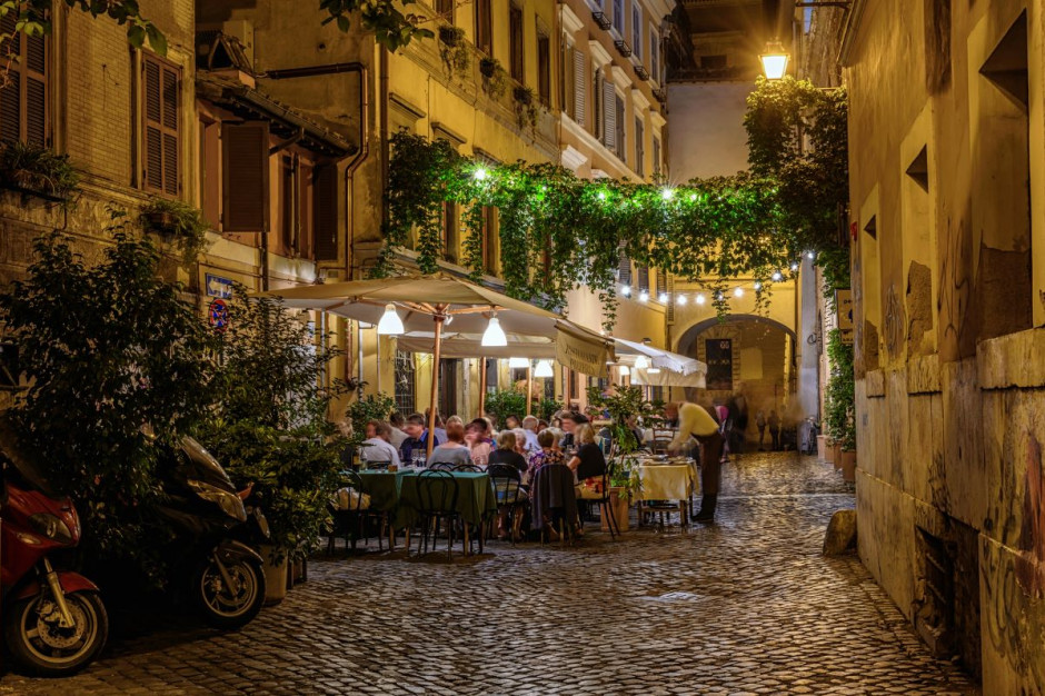 Rzym: Restauratorzy wyczekują zniesienia godziny policyjnej