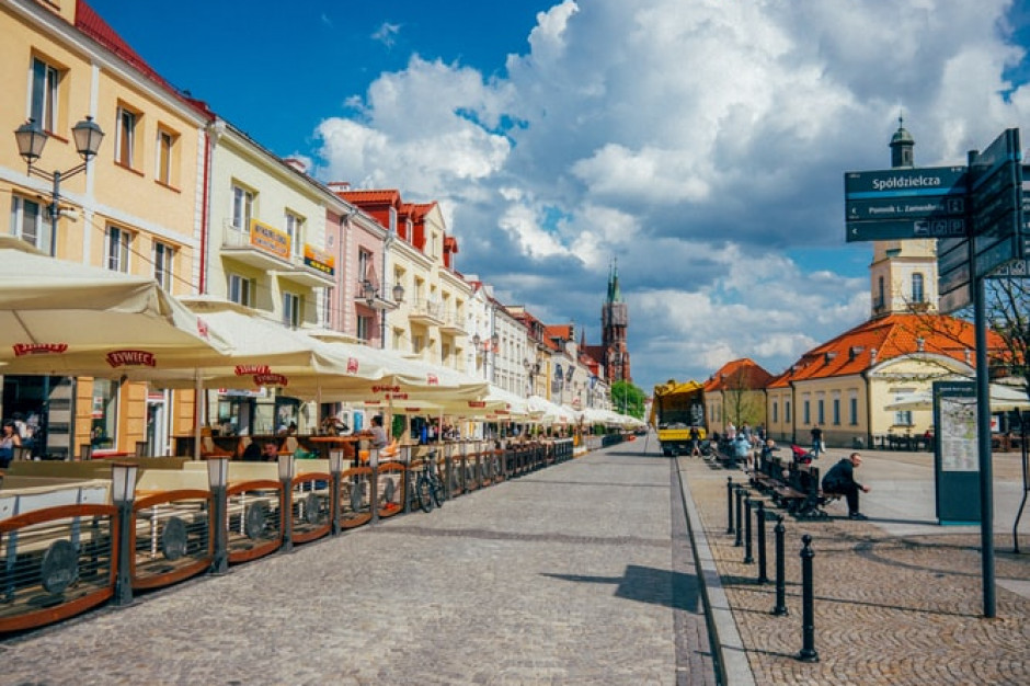 Białystok: niewielu chętnych na jedzenie wewnątrz restauracji