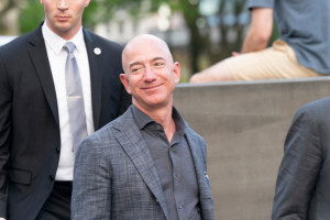 Jeff Bezos i Bill Gates inwestują w sztuczne mięso