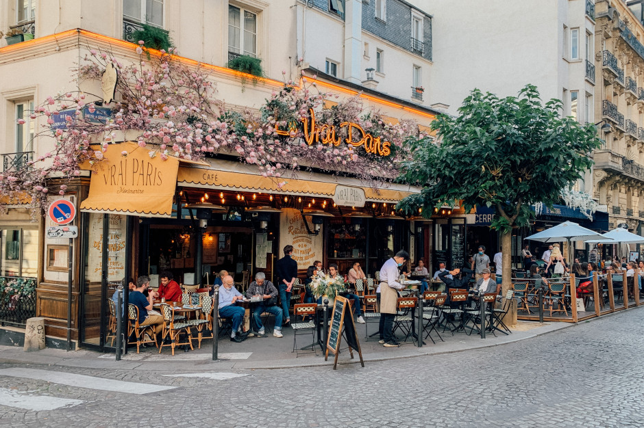 Francja chce wprowadzić obowiązkowe certyfikaty sanitarne w restauracjach