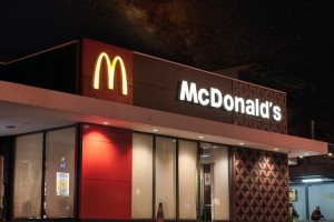 McDonald's: obowiązkowe maseczki dla pracowników i klientów