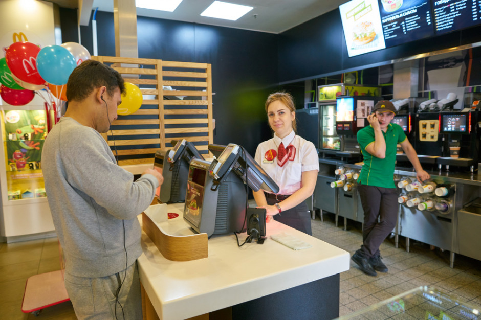 McDonald's: restauracja zachęca do pracy nastolatków