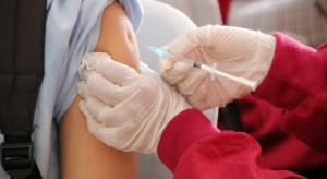 Rada Medyczna pracuje nad rekomendacją ws. trzeciej dawki szczepionki