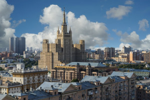 Podczas lockdownu mieszkańcy Moskwy przenoszą się do hoteli, by jadać w restauracji