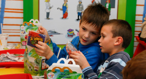 Francja zakazuje restauracjom oferowania dzieciom plastikowych gadżetów