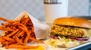 MAX Premium wypływa z nowym burgerem. To Ryba Burger z mintajem