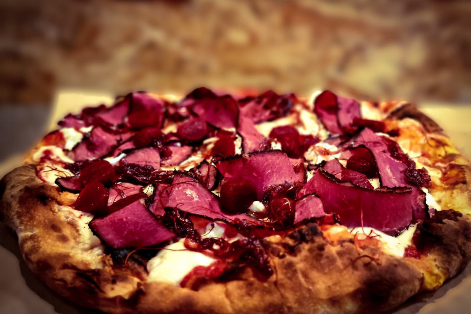 Pizza z pastrami od Cześć Brat.jpg