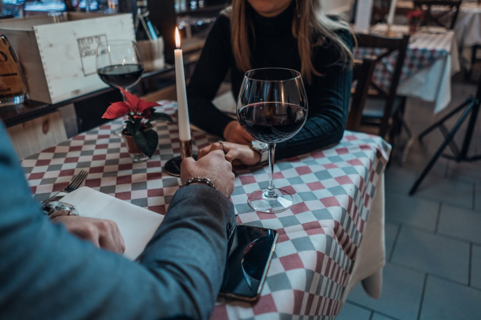Walentynki 2022: Randka w restauracji średnio o 23 zł droższa niż rok temu