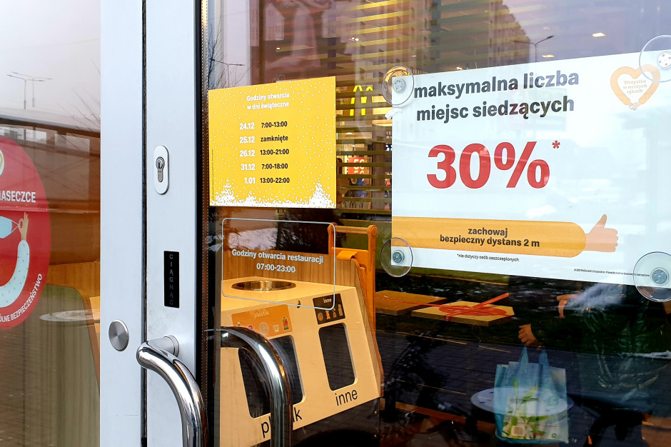 Koniec obostrzeń. Od 1 marca bez limitów w restauracjach. Otwarte dyskoteki i kluby