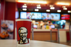 KFC w Rosji pozostaje otwarte. AmRest monitoruje sytuację