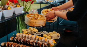 Koku Sushi oferuje boxy z rolkami i przekąskami z lunch bufetu. Oszczędność sięga 90 proc.