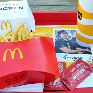 Big Mac Bacon i Sharing Fries to limitowana oferta McDonald's na 30 lat Maka w Polsce