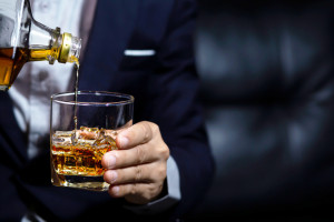 To najlepsza whisky 2022. Ile kosztuje szkocki single malt z Benromach?