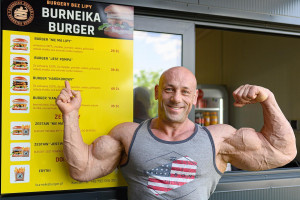 Hardkorowy Koksu rusza z franczyzą. Chce, by Burneika Burger były w całej Polsce