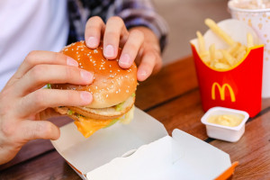 McDonald's podnosi cenę cheeseburgera w Wielkiej Brytanii. Pierwszy raz od 14 lat
