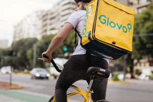 Glovo dostarczy zakupy z Carrefour. Na początek z 20 sklepów w wielkich miastach