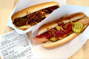 Hot dogi z IKEI podrożały o 100 proc. Ile trzeba zapłacić za kultowe danie?
