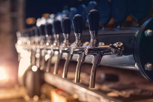 Producent alkoholi kraftowych zbuduje sieć pubów
