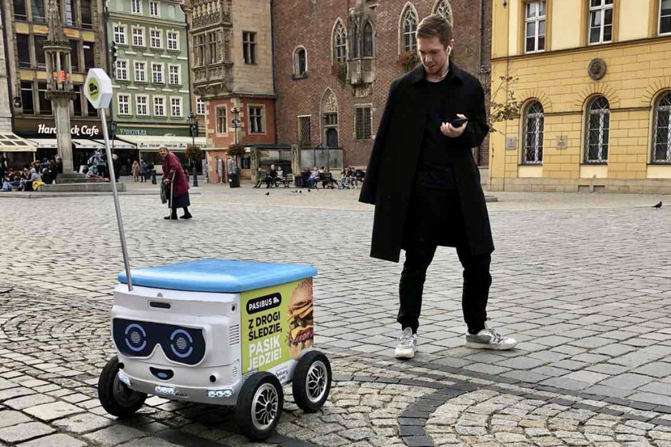 Pasibus ma pomocnika. Robot rozwozi zamówienia we Wrocławiu