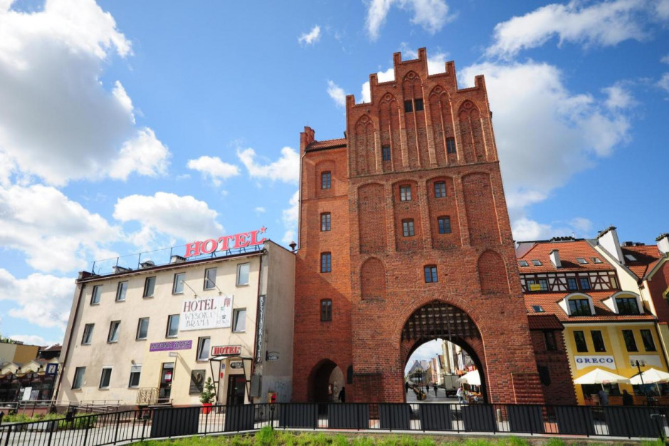 Władze Olsztyna przejęły od PTTK gotycką Wysoką Bramę i hostel