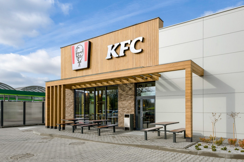 KFC - cennik 2023. Ile kosztują kubełki, zestawy, boxy?
