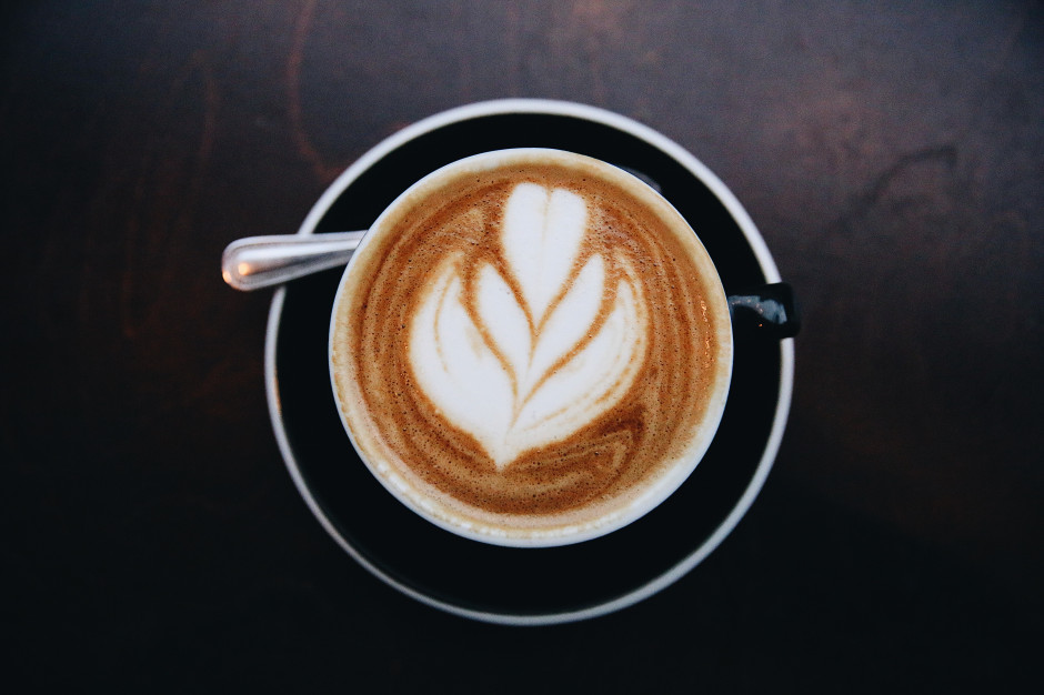 Przebadano zawartość kofeiny w kawach z sieciówek. Różnice są ogromne
