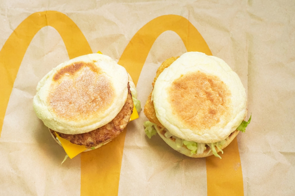 Do której godziny są śniadania w McDonald's i co jest w menu?