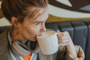 Starbucks znosi opłatę za napoje roślinne i wprowadza do sprzedaży nowe kawy