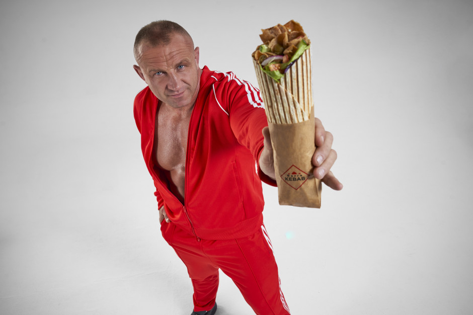 Mariusz Pudzianowski ambasadorem sieci kebabów. Zdaniem sportowca kebab to najzdrowszy fast food