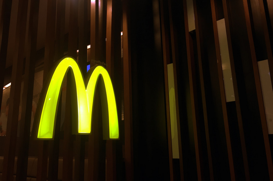 McDonald's gasi światło? Sieć oszczędza prąd