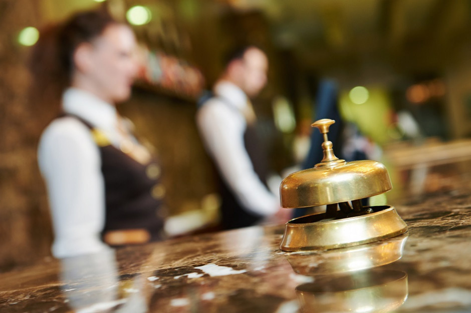 Które usługi hotel opodatkuje stawką 8% VAT?