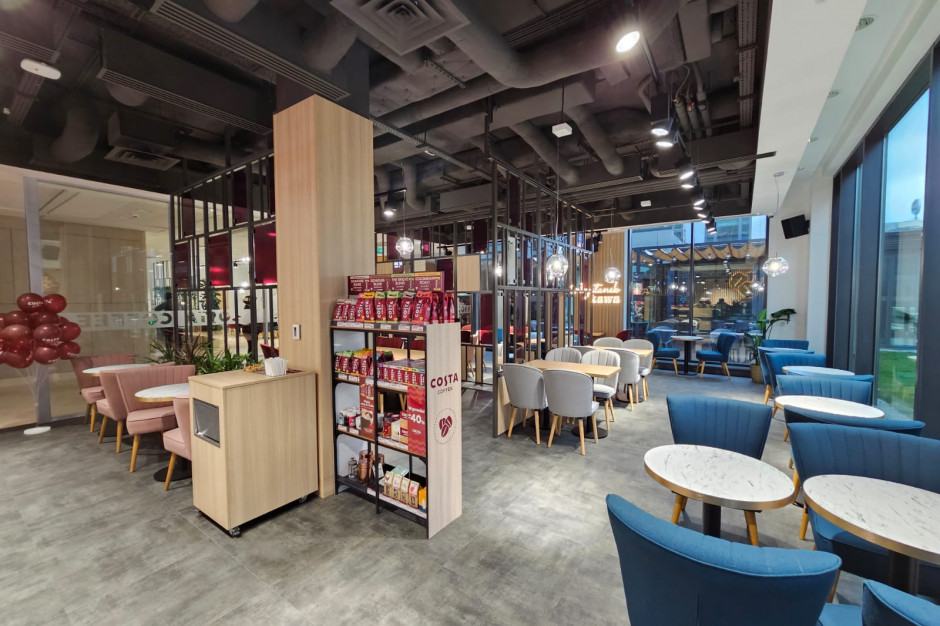 Trzy nowe kawiarnie Costa Coffee. Nowy design wnętrz z elementami Costa Red