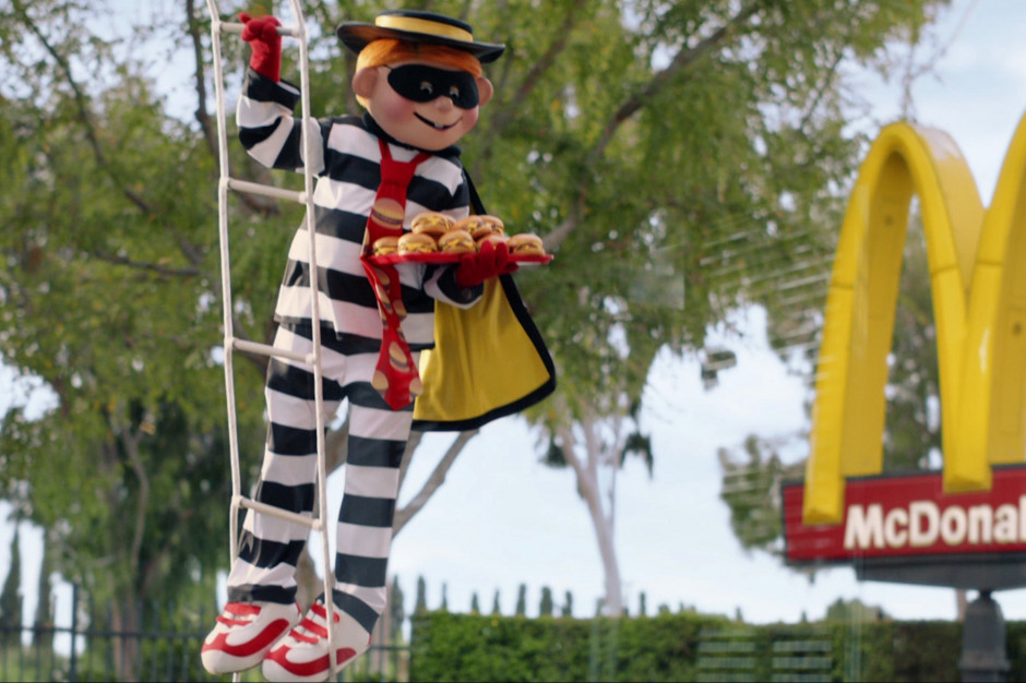 Legendarny złodziej burgerów powraca do McDonald's (wideo)