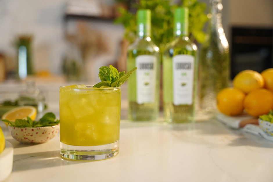 Gin nie tylko z tonikiem. W cocktailach lubi towarzystwo cytrusów i ziół
