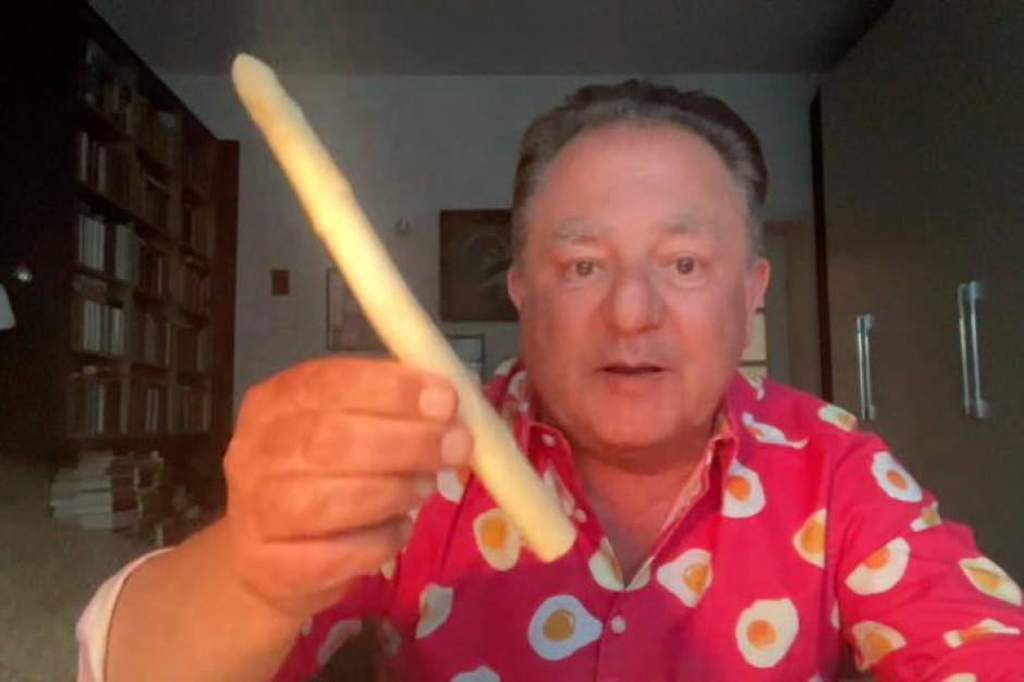 Robert Makłowicz robi to z obierkami po szparagach. "Ekstatycznie dobry posiłek"